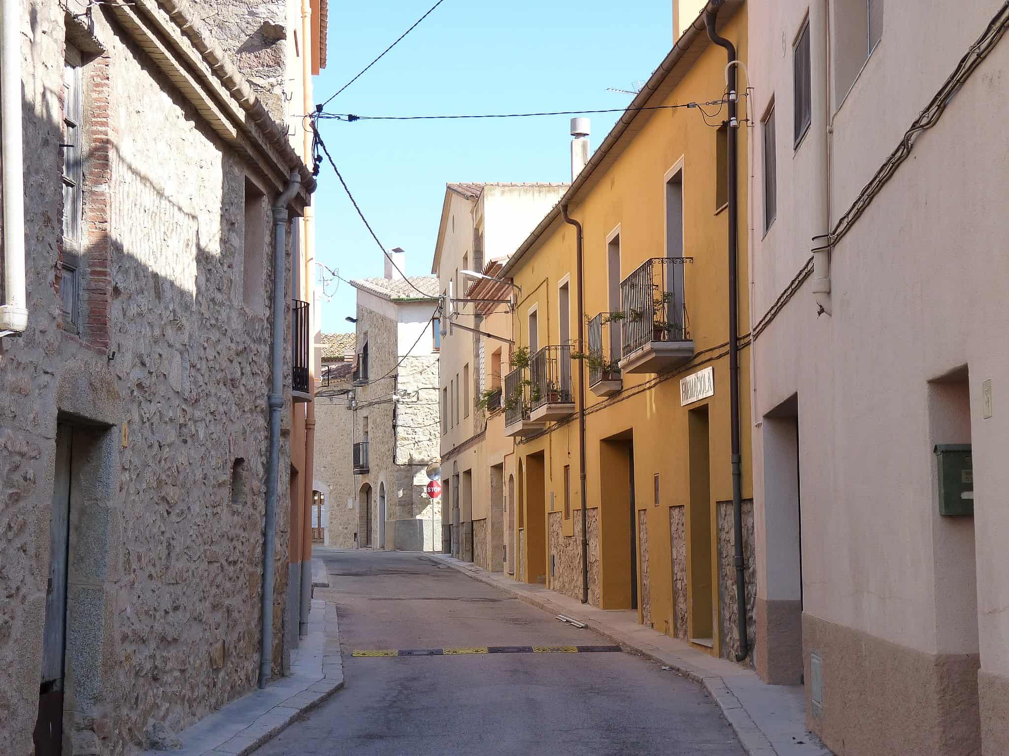 Bygninger i landsbyen Capmany, Girona-provinsen i Spania