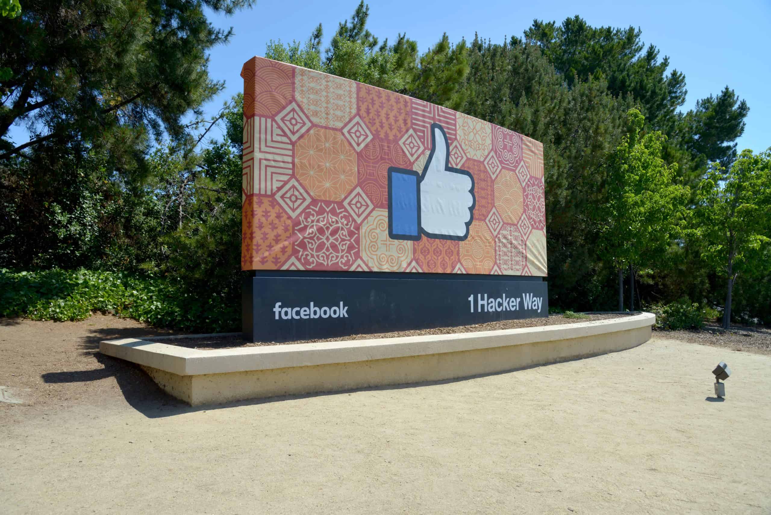 På hovedkvarteret til Facebook vises en tommel opp, så representerer Facebook