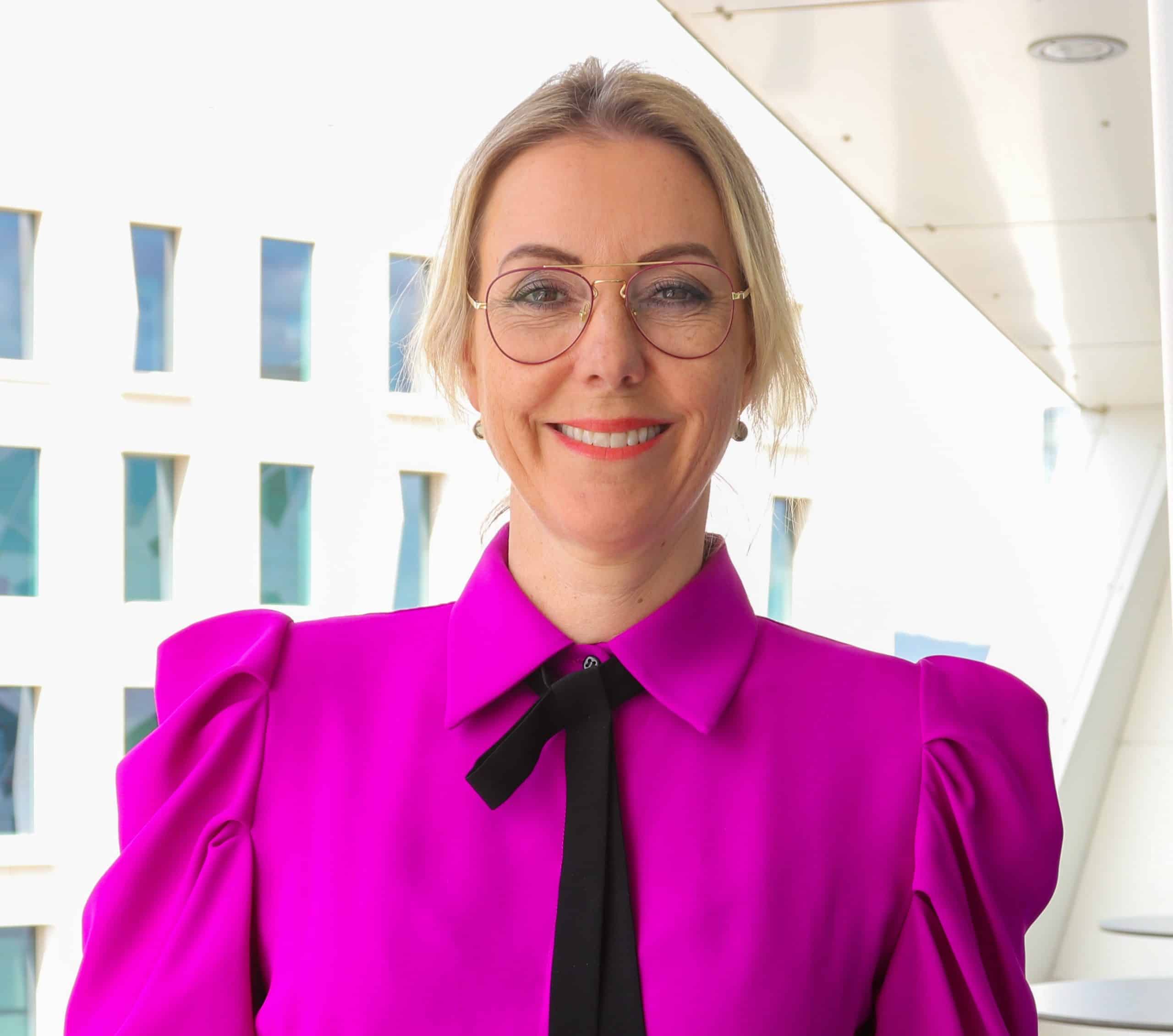 Cecilia Flatum smiler til kamera